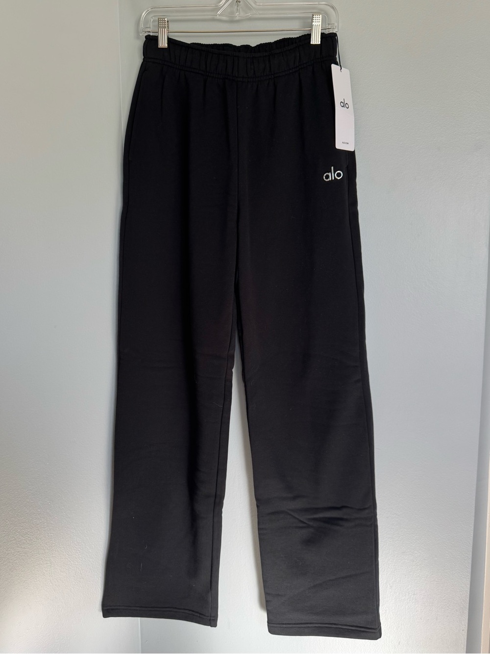 ALO Accolade Straight Leg Sweatpants - Black